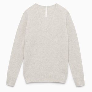 Aritzia Yamazaki Sweater (Heather Birch, size M)